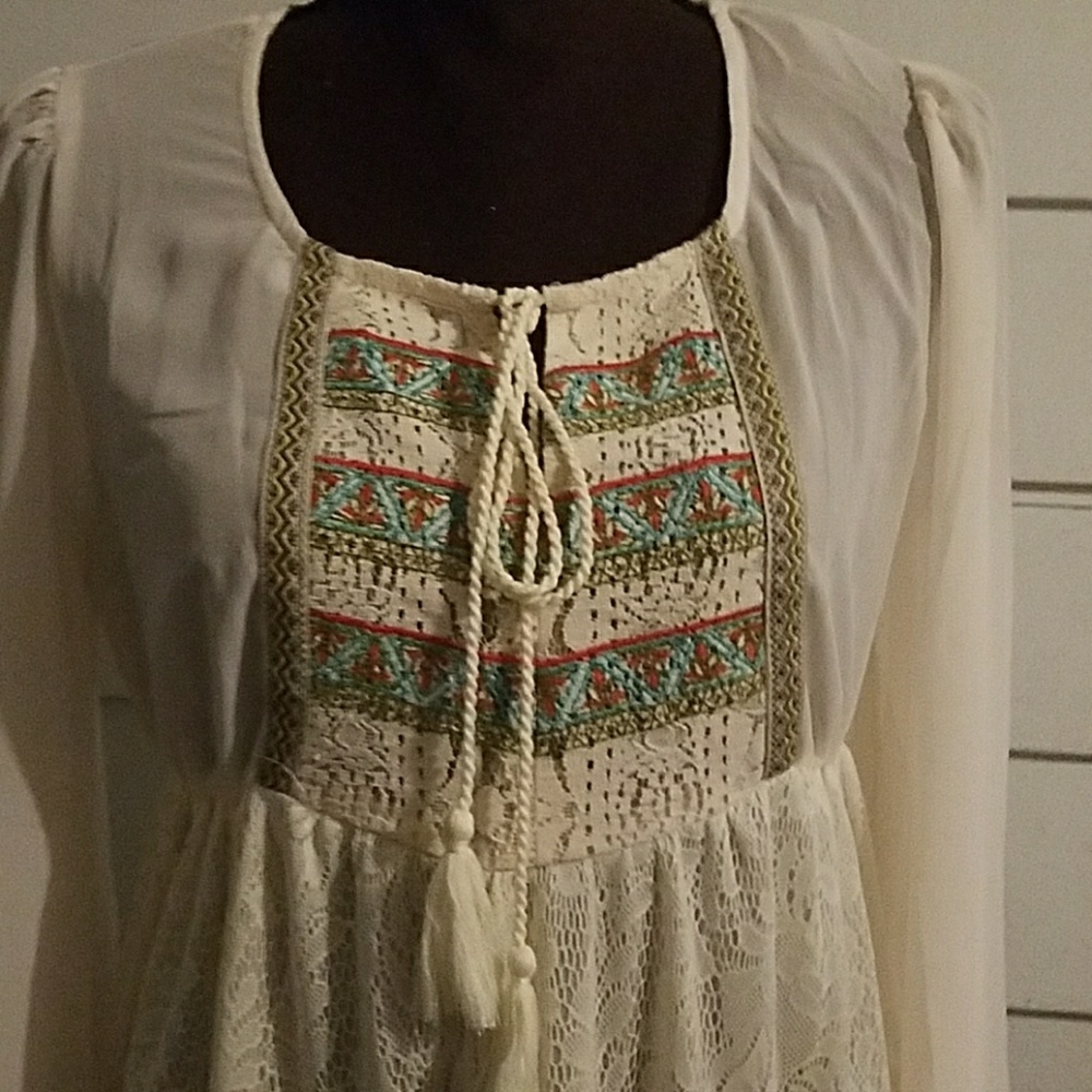 White lace dress - Picture 5 of 6